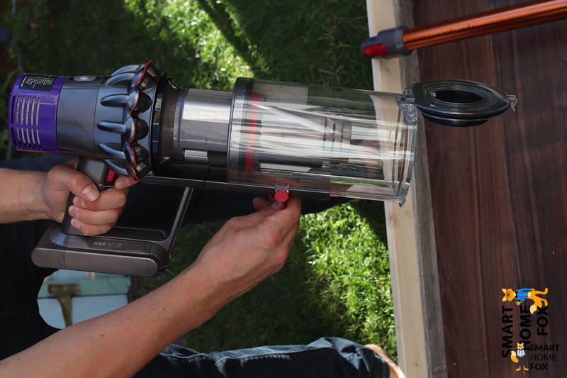 Entleeren des Staubbehälters des Dyson V10